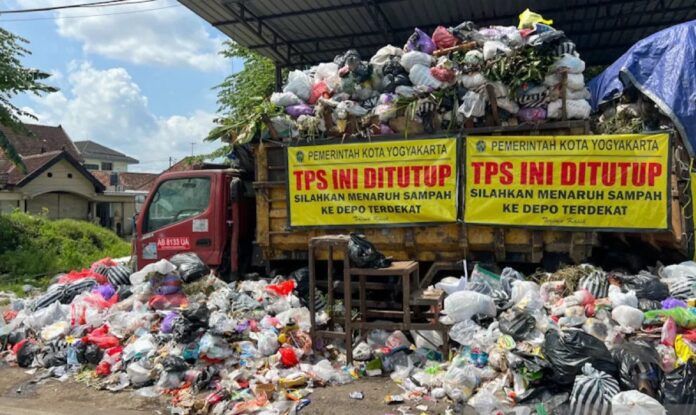 gambar tps jogja ditutup